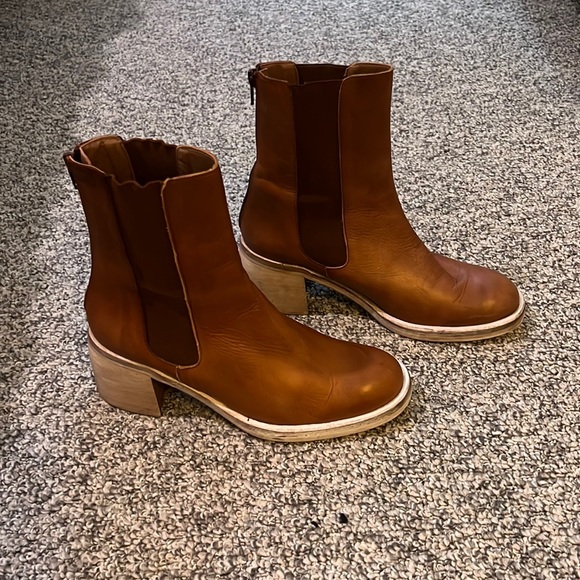 Essential Chelsea Boot - Picture 4 of 12